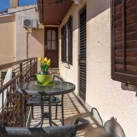 Amazing In With Kitchen Apartment